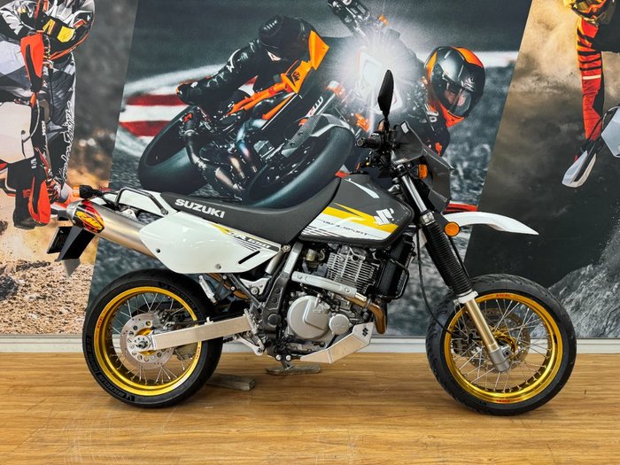 2015 Suzuki DR650SE WHITE/GOLD