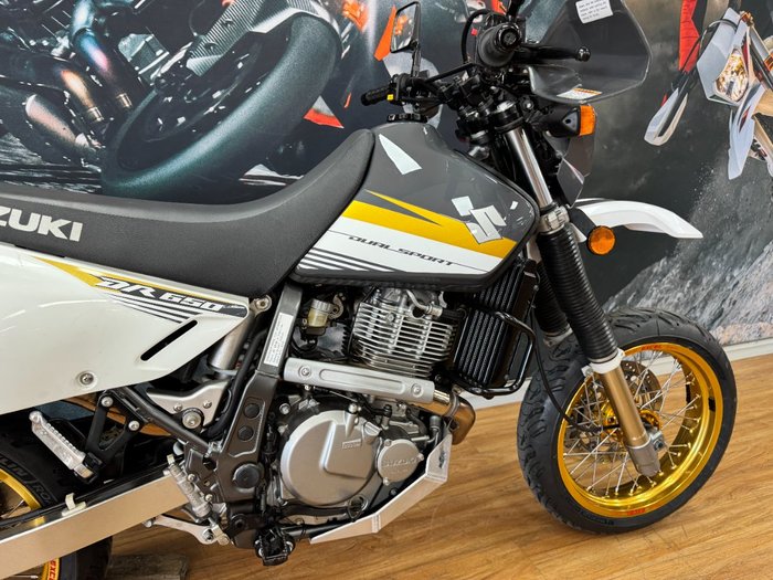 2015 Suzuki DR650SE WHITE/GOLD
