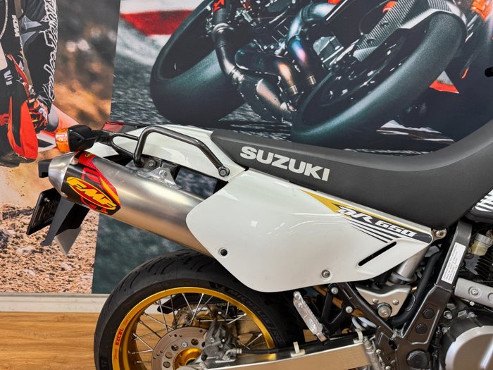 2015 Suzuki DR650SE WHITE/GOLD