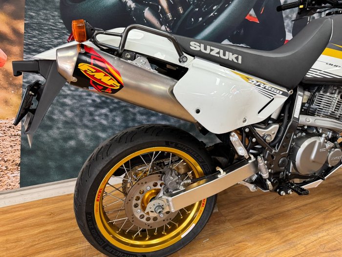2015 Suzuki DR650SE WHITE/GOLD
