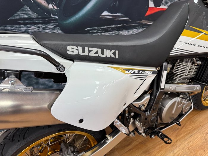 2015 Suzuki DR650SE WHITE/GOLD