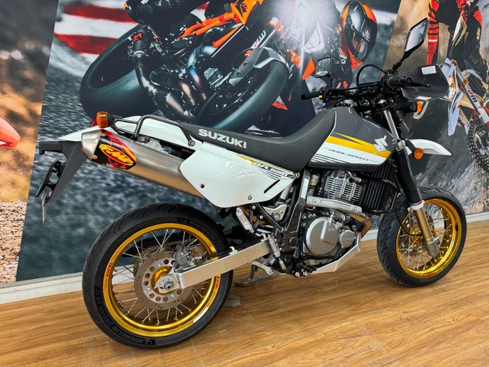 2015 Suzuki DR650SE WHITE/GOLD