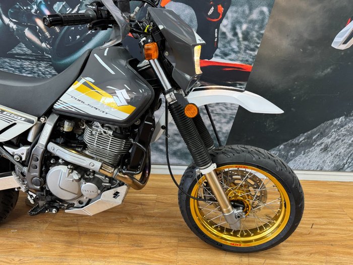 2015 Suzuki DR650SE WHITE/GOLD