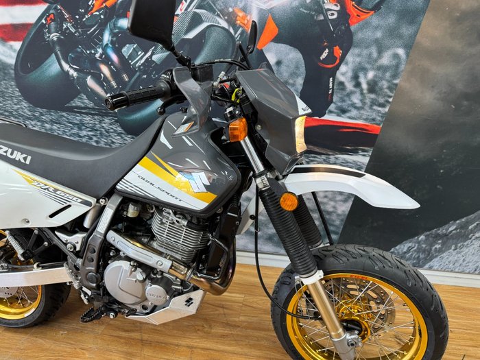 2015 Suzuki DR650SE WHITE/GOLD