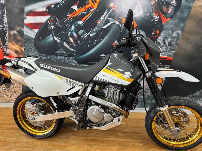 2015 Suzuki DR650SE WHITE/GOLD