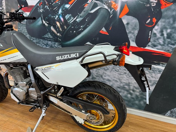 2015 Suzuki DR650SE WHITE/GOLD
