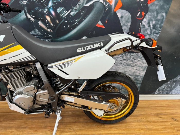 2015 Suzuki DR650SE WHITE/GOLD