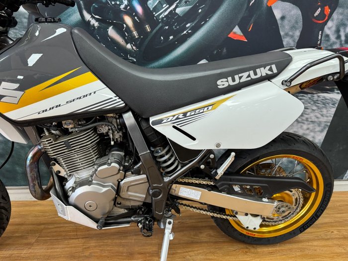 2015 Suzuki DR650SE WHITE/GOLD