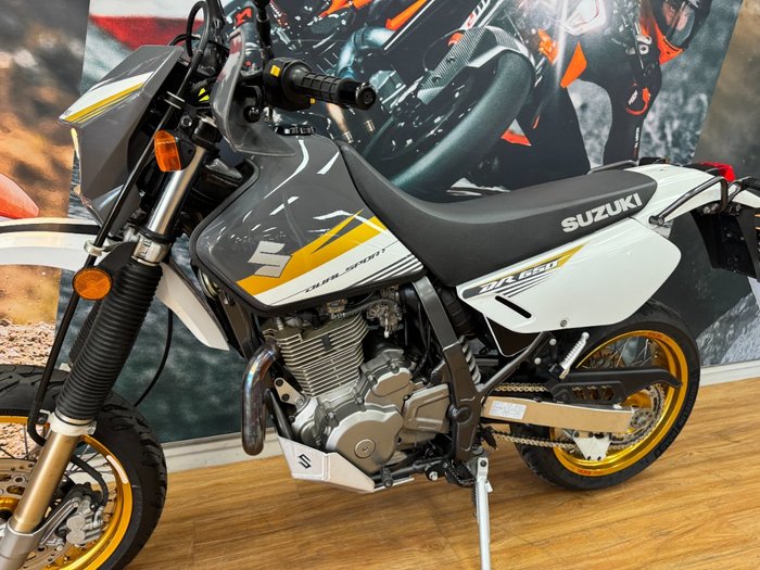 2015 Suzuki DR650SE WHITE/GOLD