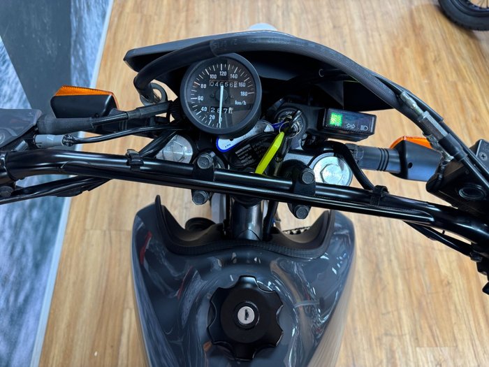 2015 Suzuki DR650SE WHITE/GOLD