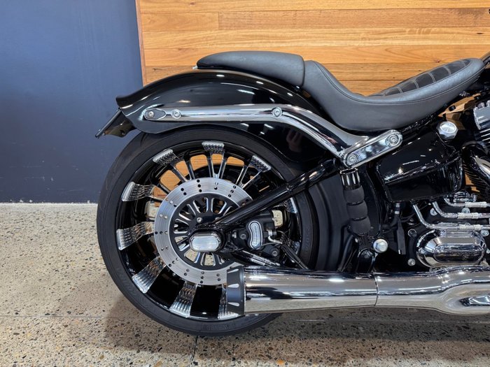 2016 Harley-davidson FXSB SOFTAIL BREAKOUT Black