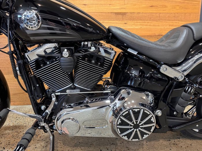 2016 Harley-davidson FXSB SOFTAIL BREAKOUT Black
