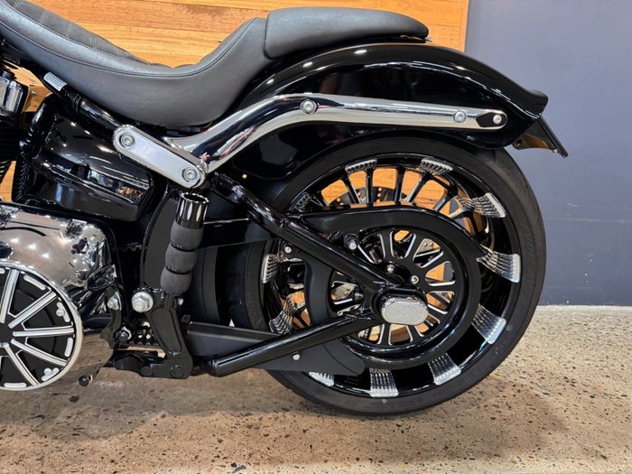 2016 Harley-davidson FXSB SOFTAIL BREAKOUT Black