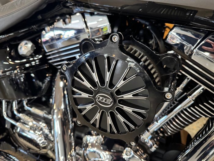 2016 Harley-davidson FXSB SOFTAIL BREAKOUT Black