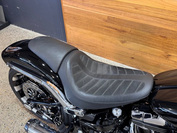 2016 Harley-davidson FXSB SOFTAIL BREAKOUT Black