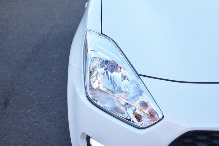 2023 Suzuki Swift GL AZ Series II Pure White