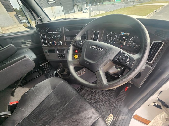 2024 Freightliner Cascadia 126