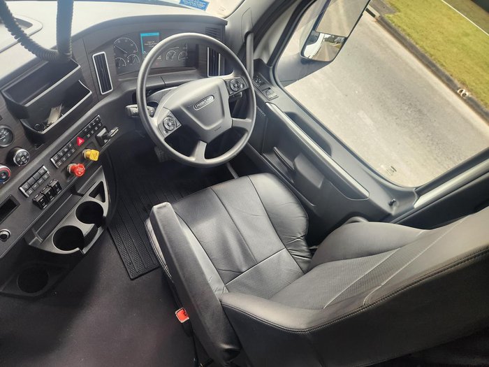 2024 Freightliner Cascadia 126