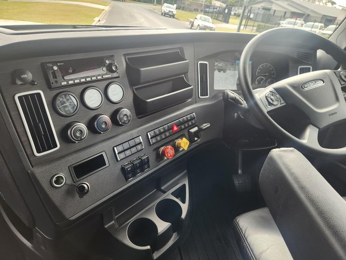 2024 Freightliner Cascadia 126