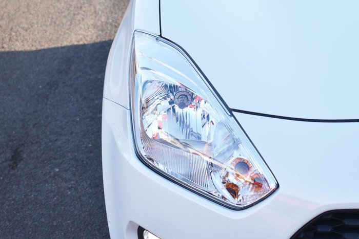 2023 Suzuki Swift GL AZ Series II Pure White