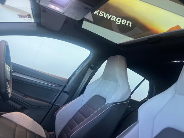 2025 Volkswagen Golf 110TSI R-Line