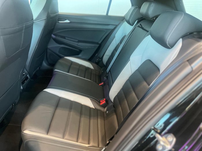 2025 Volkswagen Golf 110TSI R-Line