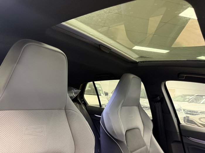 2025 Volkswagen Golf 110TSI R-Line