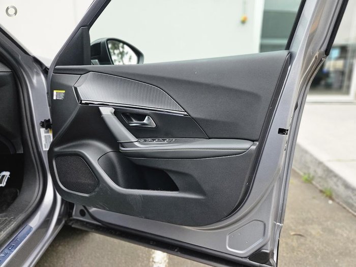 2025 Peugeot 2008 GT Hybrid