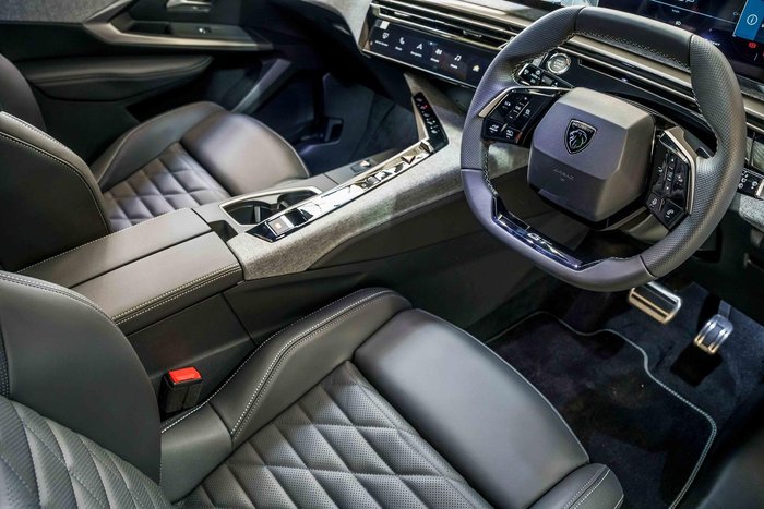 2025 Peugeot 5008 GT Premium Hybrid