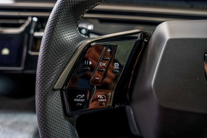 2025 Peugeot 5008 GT Premium Hybrid