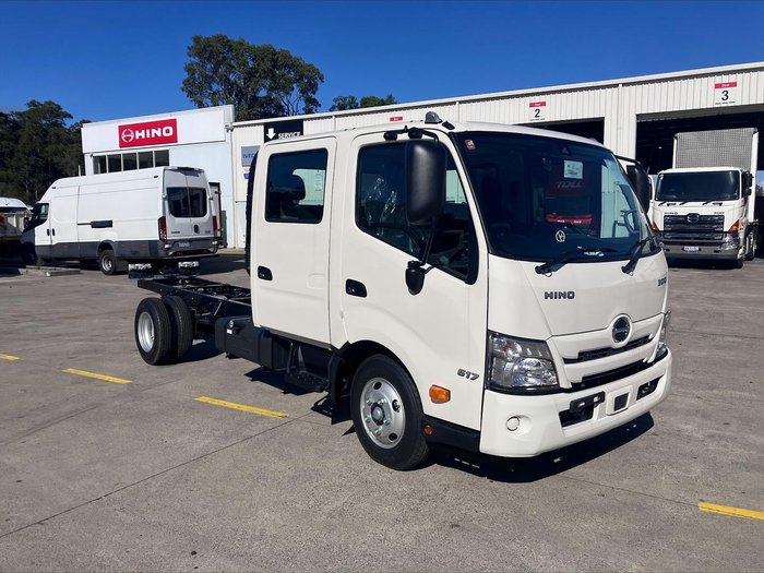 2025 Hino 300 Series 616 Crew White