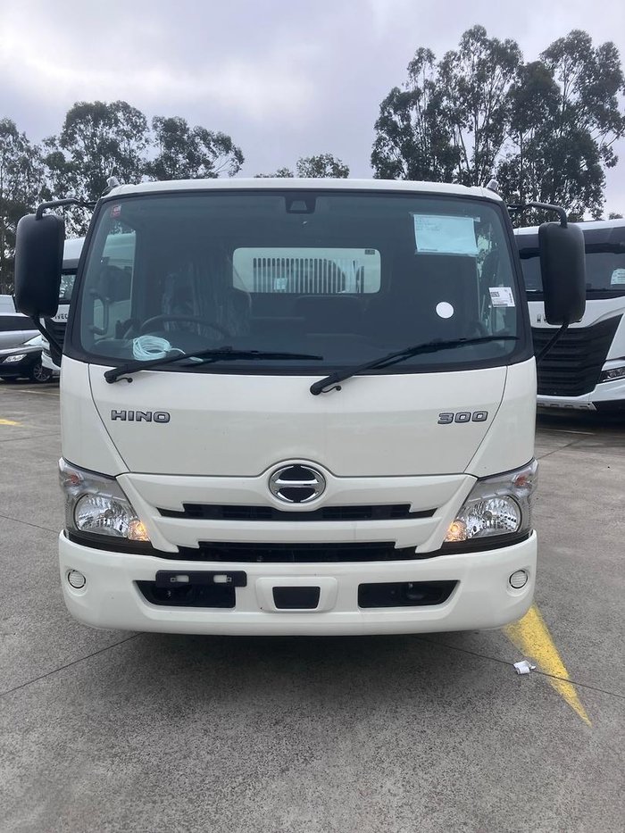2024 Hino 300 Series 617 Tipper White