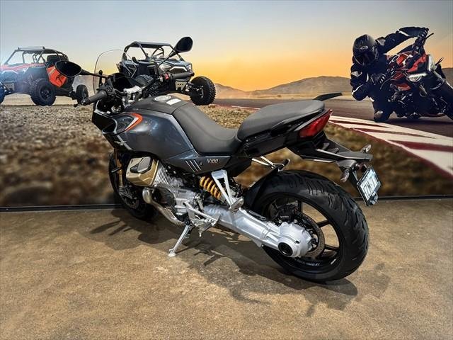2024 Moto Guzzi V100 Mandello S