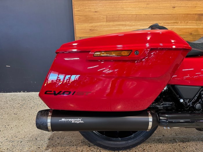 2025 Harley-davidson FLTRXSTSE CVO RD GLIDE ST 121 Red