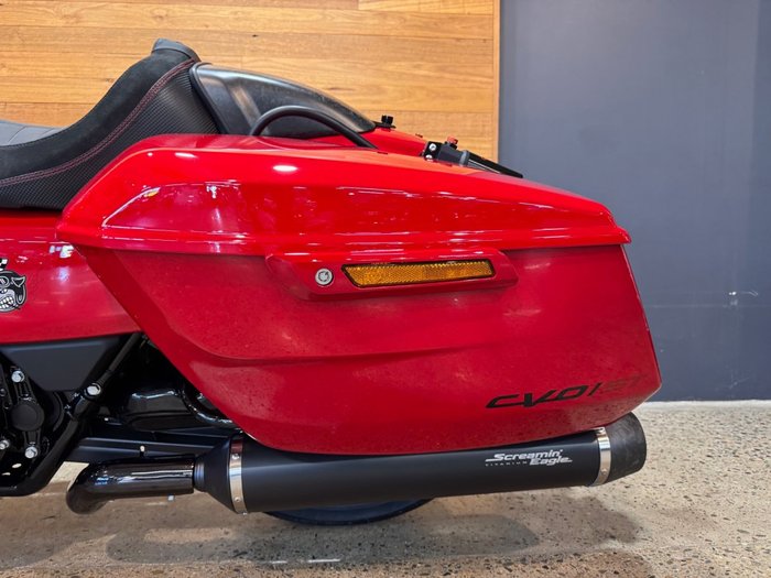 2025 Harley-davidson FLTRXSTSE CVO RD GLIDE ST 121 Red