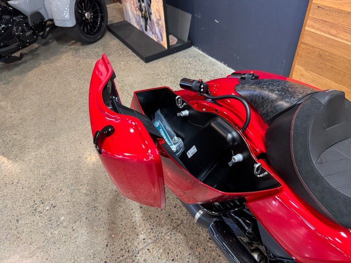 2025 Harley-davidson FLTRXSTSE CVO RD GLIDE ST 121 Red