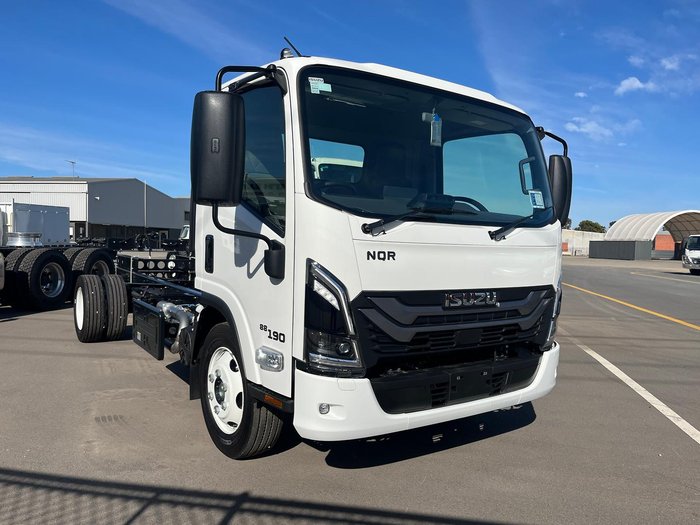 2025 Isuzu Nqr 88-190 Am D42