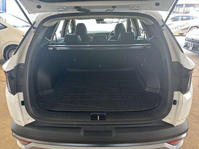 2025 HYUNDAI NX4 TUCSON NX4.V4 TUCSON 2.0P AT 2WD WHITE CREAM