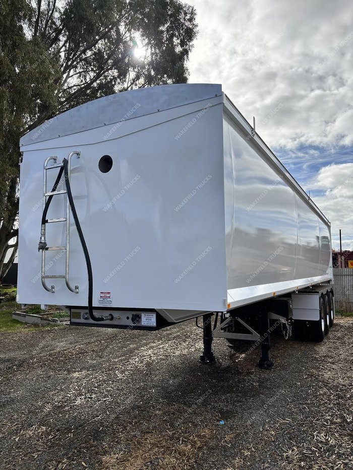 2025 RLB Enterprises By Sonnex 33 Foot Grain White