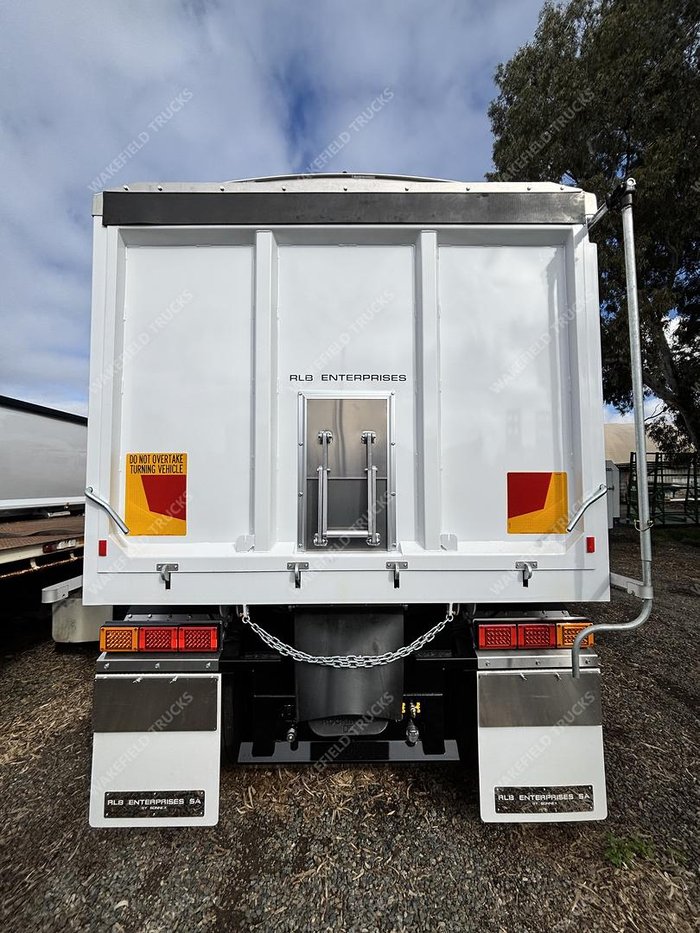 2025 RLB Enterprises By Sonnex 33 Foot Grain White