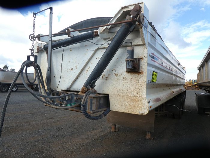 2005 J Smith & Sons Tri Axle Side Tipper