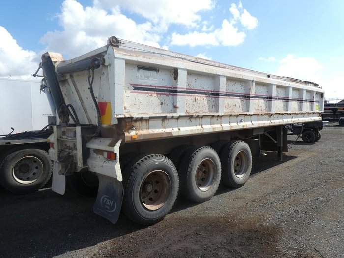 2005 J Smith & Sons Tri Axle Side Tipper