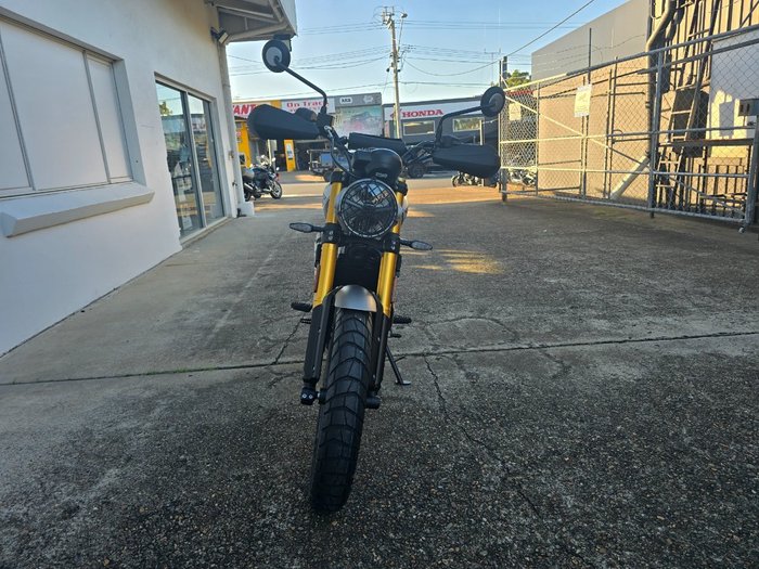 2025 Triumph SCRAMBLER 400 X GREEN