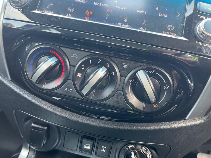 2020 Nissan Navara SL