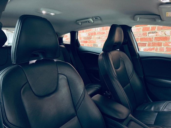 2016 Volvo V40 Cross Country D4 Luxury MY16 Crystal White