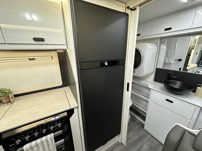 2025 JB Caravans Gator X 16'11 Fd