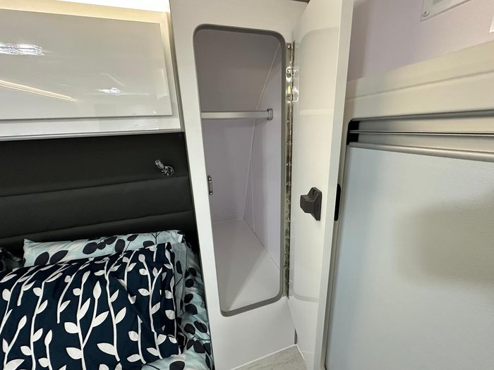 2025 JB Caravans Gator X 16'11 Fd