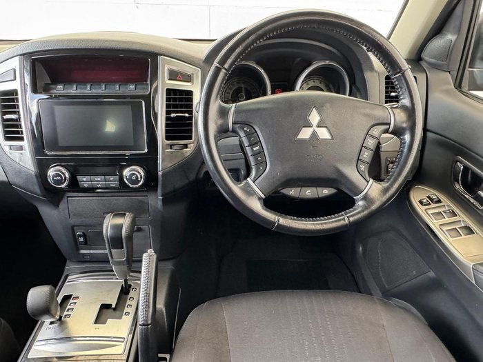 2018 Mitsubishi Pajero GLX