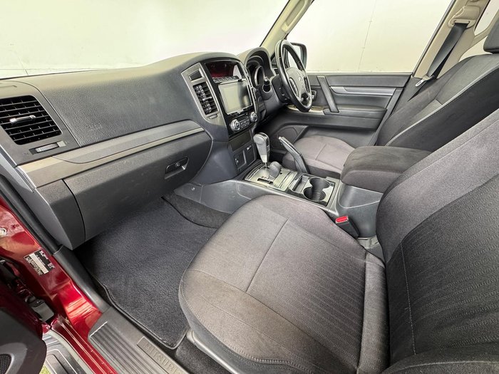 2018 Mitsubishi Pajero GLX