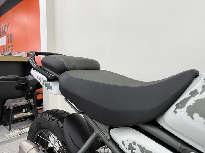 2025 Royal Enfield HIMALAYAN 450 White